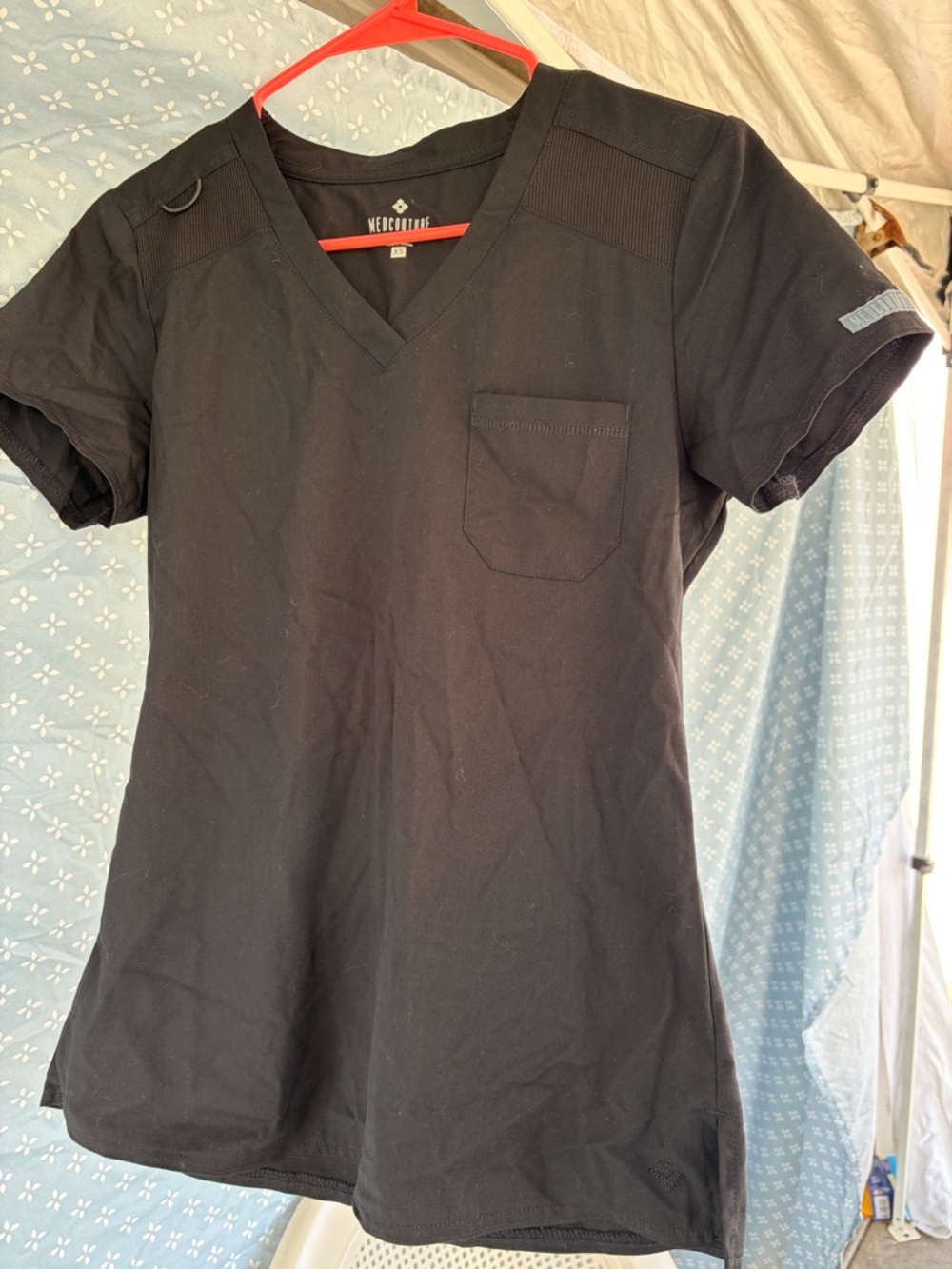 Med Couture Black V-Neck Short Sleeve Scrub Top with Chest Pocket and pants